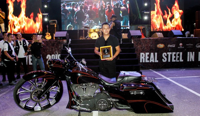 Chủ nhân chiếc xe với giải thưởng chiếc xe độ đẹp nhất Vietnam Bike Week 2016 vừa diễn ra tại thành phố Đà Nẵng tuần qua.