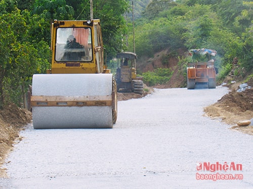 Hơn 4/20km trên tuyến đường Tam Thái - Tam Hợp đã hoàn thành.