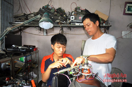 Bố mẹ làm nghề sửa chữa điện tử đã gieo vào Trần Mạnh Cường niềm đam mê tin học từ lúc còn nhỏ.