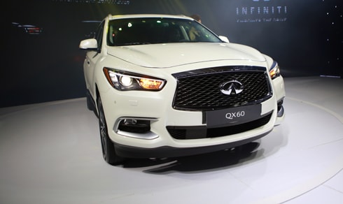 Không chỉ thay đổi ở lưới tản nhiệt, cặp đèn pha của QX60 cũng được thiết kế mới.