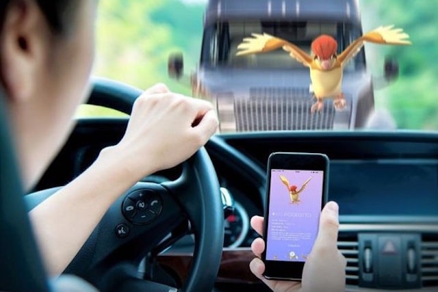 Sẽ bị phạt nặng nếu vừa lái xe vừa chơi Pokémon GO ở Đài Loan.