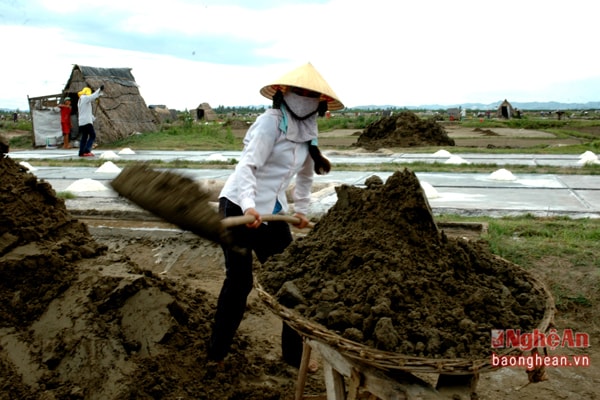 Công đoạn ra cát.