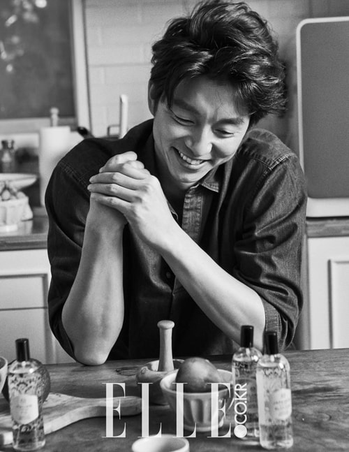 Vị trí thứ 1 bất ngờ thuộc về nam diễn viên Gong Yoo. Anh được lựa chọn là ngôi sao Hàn quyến rũ nhất năm 2016. Vai diễn ấn tượng trong bộ phim điện ảnh Train to Busan (Chuyến tàu sinh tử) giúp Gong Yoo được yêu mến. Đây là tác phẩm thu hút hơn 10 triệu lượt người xem chỉ sau hơn 2 tuần công chiếu tại Hàn. Nhờ thành công này, Gong Yoo một lần nữa khẳng định tài năng và vẻ đẹp của nụ cười hiền hậu.