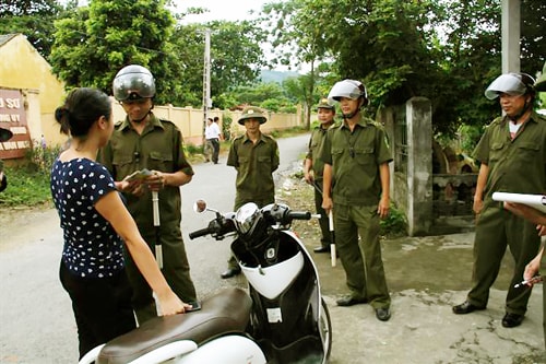 Lực lượng công an xã tham gia đảm bảo an ninh trật tự tại xã Tăng Thành - Yên Thành.