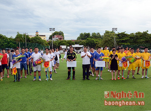 6 đội bóng tha gia Giải bóng đá mini - Ngành Thông tin và Truyền thông tỉnh Nghệ An lần thứ nhất. 