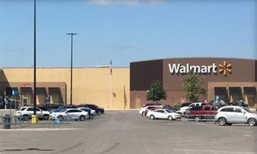 Bé trai 7 tháng tuổi tử vong trong bãi đỗ xe của một cửa hàng Walmart ở bang Texas. Ảnh: Cbs News