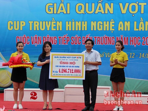 Giải Quần vợt Cúp NTV năm 2016 đã kêu gọi được gần 4,3 tỷ đồng hỗ trợ HS nghèo đến trường