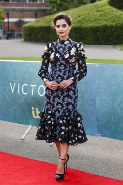 Jenna Coleman chọn đầm của Erdem