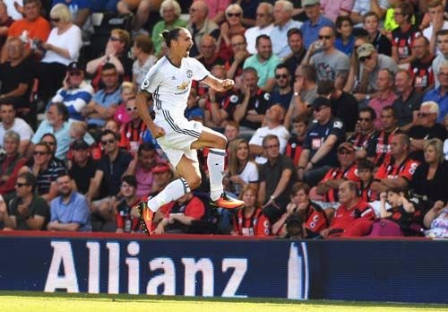 Siêu tiền đạo Zlatan Ibrahimovic tiếp tục ghi bàn ngay ở trận đấu khởi đầu mùa giải mới.