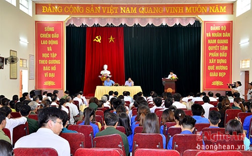 Thủ tướng Chính phủ đến thăm, nói chuyện với người dân xã Nam Giang, Nam Đàn.