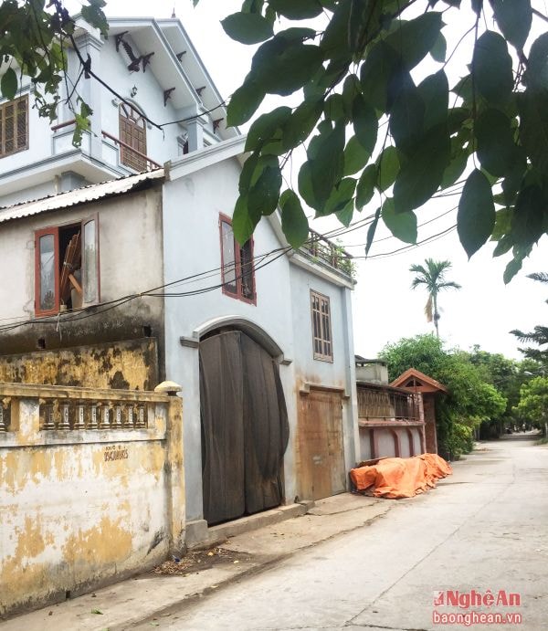 Xưởng mộc của ông Nguyễn Đức Bình đường Lê Thiết Hùng khối 5 phường Bến Thủy gây ô nhiễm môi trường khu dân cư bị yêu cầu di dời.