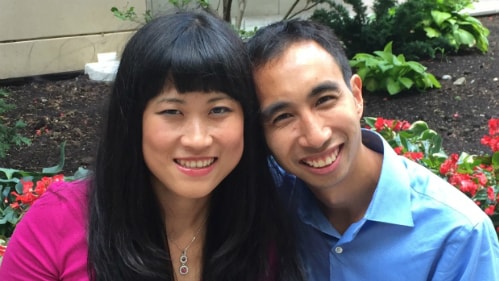 Kristy Shen và Bryce Leung ở Toronto trước khi bắt chuyến bay tới Tokyo du lịch. Ảnh: CBC