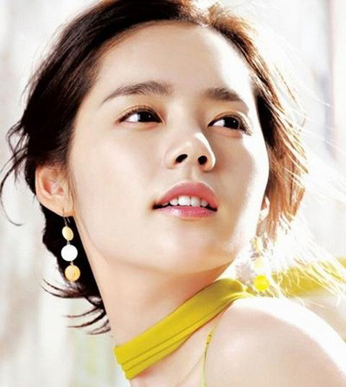 Thậm chí, Han Ga In còn đứng đầu trong bảng xếp hạng những mỹ nhân được người phẫu thuật thẩm mỹ yêu thích nhất nhờ chiếc mũi hoàn hảo.