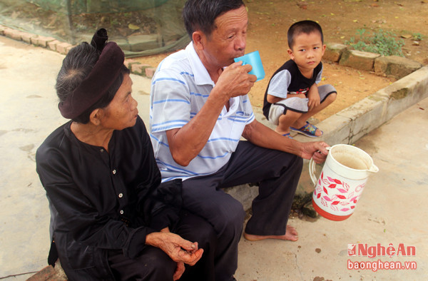 Một người đàn ông khác có thói quen giống bà Thành đó là… em chồng của bà - ông Hoàng Văn Trung (SN 1946). 