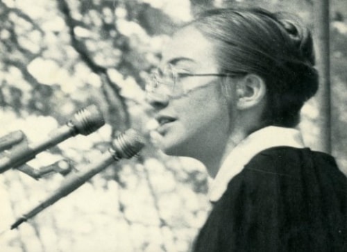 bai-phat-bieu-khien-hillary-clinton-thanh-ngoi-sao-thoi-sinh-vien