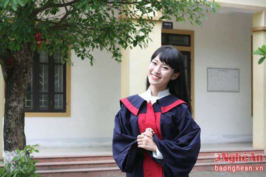 Trần Khánh Vy là nữ sinh gây sốt cộng đồng mạng với khả năng nói Tiếng Anh thành thạo