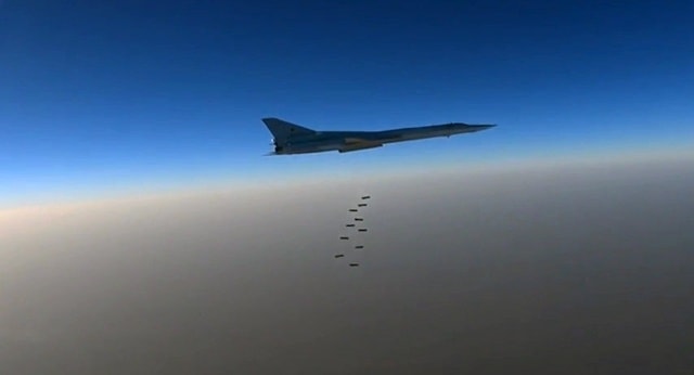 Chiếc máy bay Tu-22M3 rải bom nhằm vào các mục tiêu IS ở Syria. Ảnh: Bộ Quốc phòng Nga