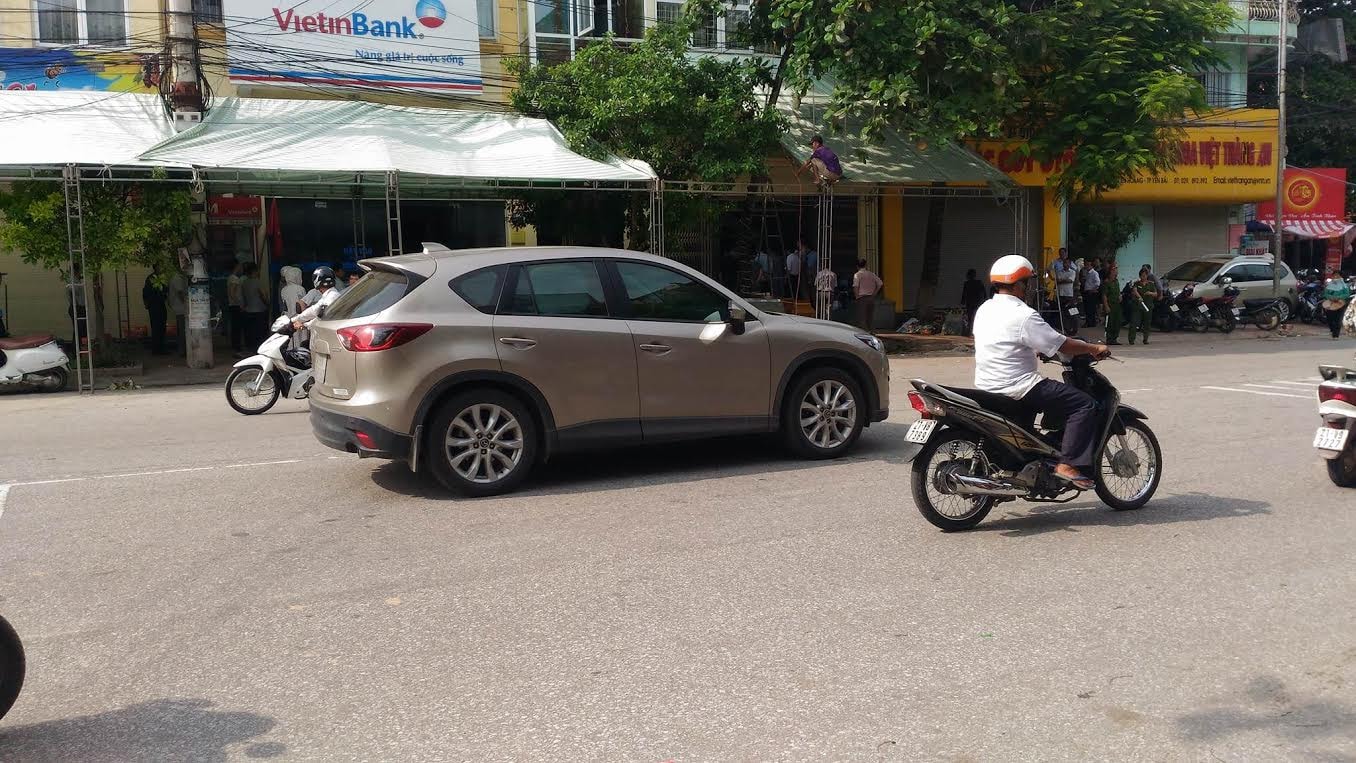 Tại nhà riêng của Bí thư Yên Bái Phạm Duy Cường, các công tác chuẩn bị cho tang lễ đang được tiến hành.