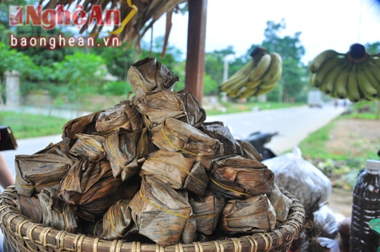 Bánh gai, thứ bánh được làm từ bột nếp, đậu và nước lá gai