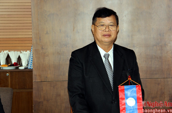 Phó Chủ tịch Quốc hội Lào phát biểu tại buổi làm việc.