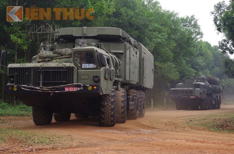 Tính đến nay, tổ hợp tên lửa phòng không S-300PMU1 đã phục vụ trong quân đội ta khoảng 15 năm. Với điều kiện khí hậu có phần khắc nghiệt ở nước ta, trang bị máy móc của các tổ hợp vũ khí không tránh khỏi việc bị hư hỏng, xuống cấp, kể cả với S-300PMU1 cực kỳ hiện đại. Chính vì thế, việc sửa chữa bảo dưỡng S-300PMU1 đảm bảo khả năng tác chiến là điều kiện cần thiệt.