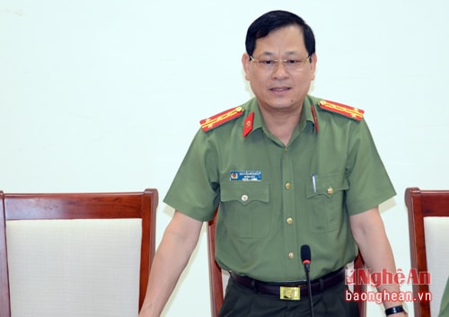 Đại tá Nguyễn Hữu Cầu, UVBTV Tỉnh ủy, Giám đốc Công an tỉnh báo cáo sự cần thiết của việc xây dựng Đề án.