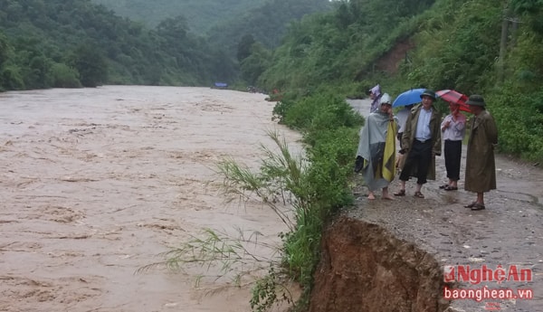 Huyện thành lập các đoàn kiểm tra đánh giá thiệt hại, giúp dân sơ tán.