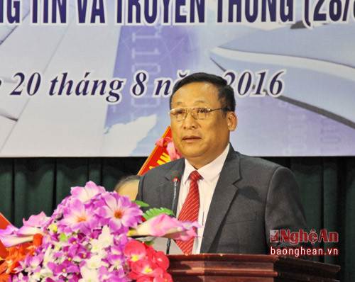 Đồng chí Hồ Quang Thành - Giám đốc Sở TT&TT đọc dienx văn tại buổi lễ.