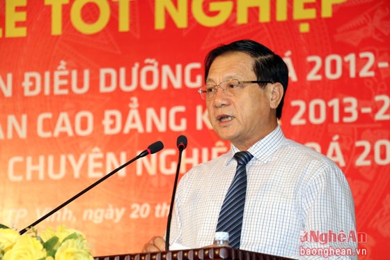 Đồng chí Lê Minh Thông phát biểu tại buổi lễ tốt nghiệp