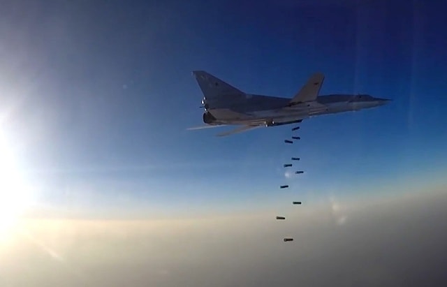 Máy bay Tu-22M3 ném bom nhằm vào Tổ chức IS tại Syria sau khi khởi hành từ căn cứ Hamadan, Iran. Ảnh: Tass