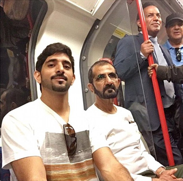 Phó tổng thống kiêm Thủ tướng Các tiểu vương quốc Arab Thống nhất đã cùng con trai, Thái tử Dubai Hamdan Bin Mohammed Al Maktoum, trải nghiệm tàu điện ngầm trong thời gian ở London.