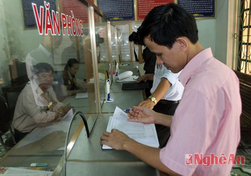 Kiểm tra hoạt động của bộ phận một cửa tại UBND xã Diễn Hồng (Diễn Châu)
