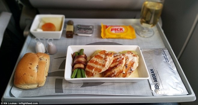 Aegean Airlines mới phát hành chiến dịch quảng bá “Tới gần Hy Lạp hơn”, nhấn mạnh sự khác biệt của Hy Lạp qua trải nghiệm ẩm thực với các món ăn truyền thống. 