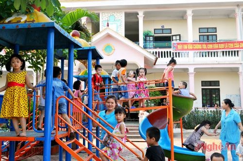 Giờ ra chơi của các cháu Trường Mầm non Thị trấn Quán Hành (Nghi Lộc).