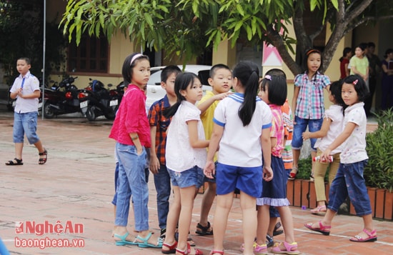 Học sinh Trường Tiểu học Nguyễn Trãi (P. Quán Bàu) - một trong 2 trường ở TP. Vinh triển khai thí điểm mô hình VNEN.