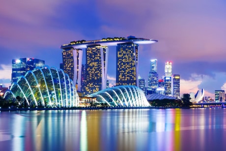 Singapore tháng 9 nhộn nhịp với các hoạt động mừng Trung thu. Điểm đến để bạn cảm nhận tốt nhất không khí lễ hội trong thời gian này là khu China Town với hàng ngàn chiếc đèn lồng, các món ăn truyền thồng như bánh nướng, bánh dẻo, mì vằn thắn... Ảnh: Singapore-guide.