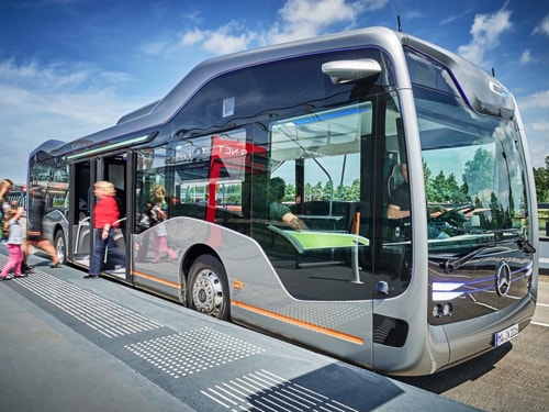 Dù có khả năng tự lái nhưng Future Bus vẫn cần một người lái xe để đảm bảo an toàn.