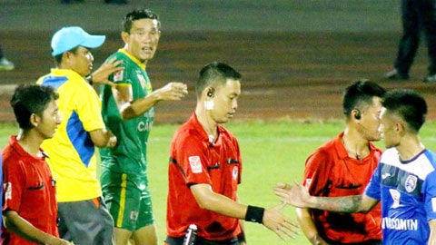 Đe dọa trọng tài, Chí Công nhận án kỷ luật treo giò hết giải