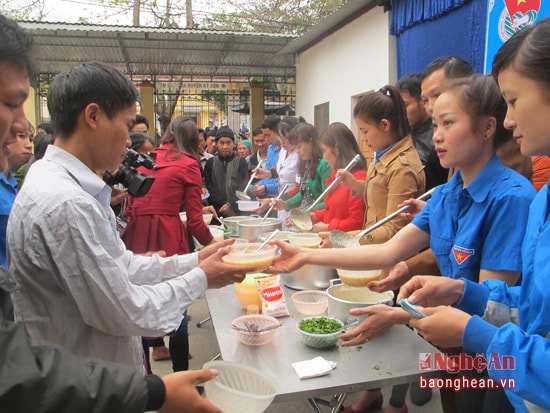 Chương trình bát cháo tình thương.
