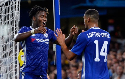 liverpool-dai-thang-chelsea-di-tiep-nho-tan-binh-o-cup-lien-doan
