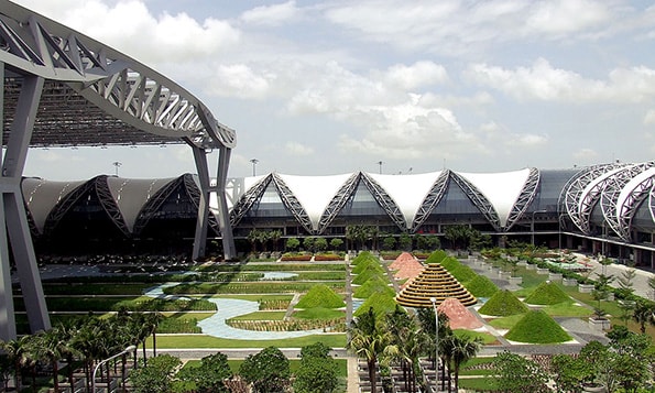 Sân bay Suvarnabhumi là một quần thể kiến trúc hài hoà giữa nét hiện đại và tính thân thiện với môi trường.