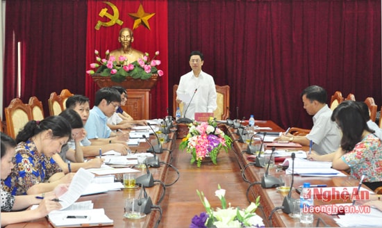 Đồng chí Nguyễn Xuân Sơn - Phó Bí thư Thường trực Tỉnh ủy, Chủ tịch HĐND tỉnh chủ trì cuộc họp