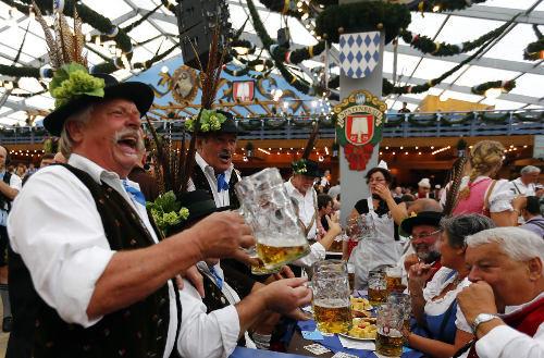 Châu Âu tưng bừng với các lễ hội ẩm thực, văn hóa, tiêu biểu là lễ hội bia Oktoberfest. Liên hệ: Fiditour - 129 Nguyễn Huệ, quận 1. ĐT: 08. 39 141414; 12D Cách Mạng Tháng Tám, quận1. ĐT: 08. 38 282282. Website.