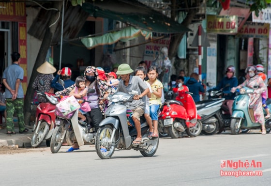 Không chỉ học sinh, nhiều bậc phụ huynh chưa thực sự quan tâm đến an toàn của con cái