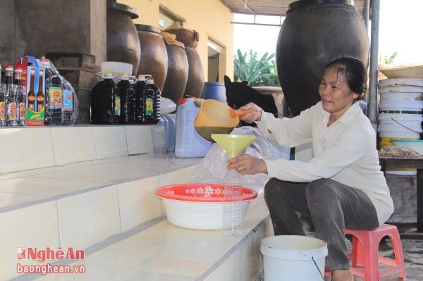 Các hình ảnh tại mô hình chế biến thủy sản sạch của ông Lê Minh Châu ở xóm Quyết Tiến, xã Quỳnh Lập (TX. Hoàng Mai).