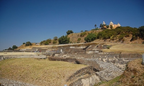 kim-tu-thap-lon-nhat-the-gioi-duoi-chan-nha-tho-mexico