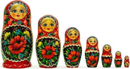 Matryoshka còn mang theo ý nghĩa là biểu tượng về gia đình và sự thống nhất. Đây là một điều rất quan trọng đối với nước Nga.