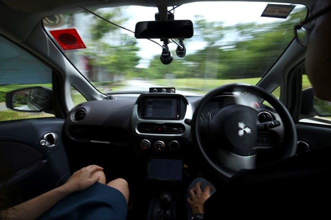 Singapore co taxi tu lai dau tien hinh anh 2