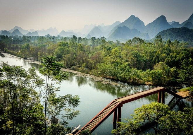 Núi hùng vĩ, rừng xanh mướt, nào là dòng suối trong, hoa súng tươi, vẻ đẹp của suối Yến mùa hoa súng mang đến cho du khách những phút giây bình lặng, nhẹ nhàng và đầy cảm hứng. Đã đến đây, chắc chắn trong lòng mỗi người đều ít nhiều lưu lại nhiều kỷ niệm đẹp khó quên. 
