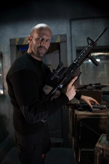 Jason Statham hóa thành sát thủ trong phim mới và vẫn giữ gương mặt lạnh lùng.